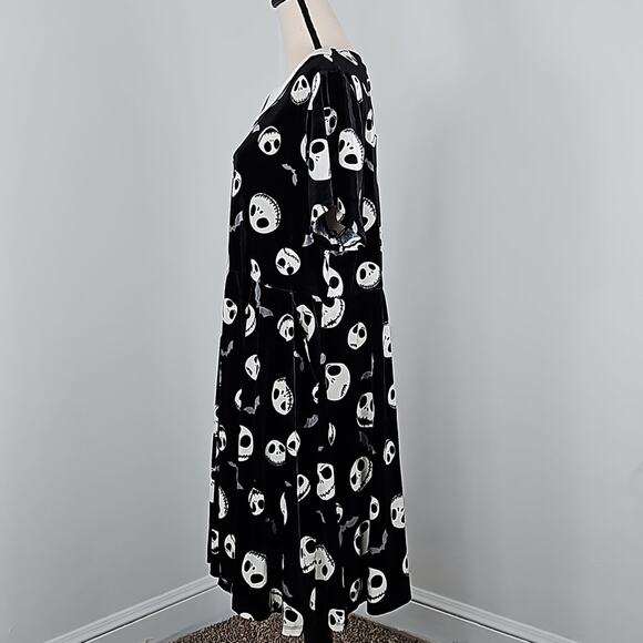 Torrid Disney The Nightmare Before Christmas Velvet Dress Plus Size 3 | 22-24 - Picture 6 of 15